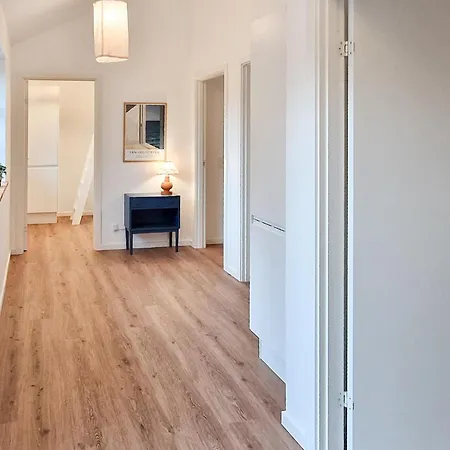 5 Bedroom Beautiful In Сasa de vacaciones *