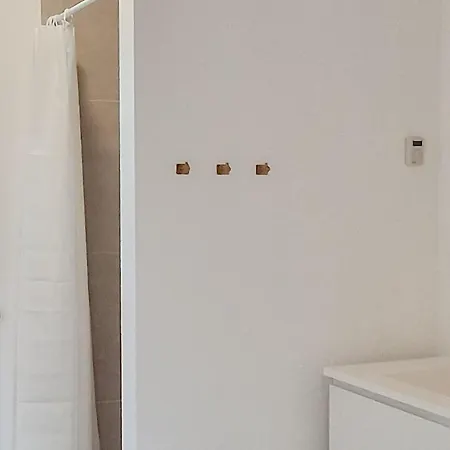 5 Bedroom Beautiful In Сasa de vacaciones *